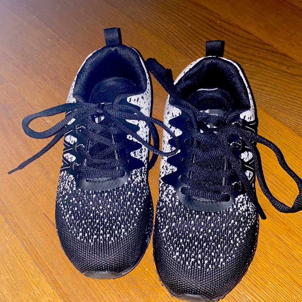 Keep Running Running Shoe Black/White/ Athletic